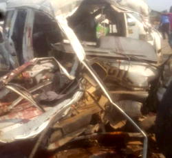 Five dead, 16 injured as bus rams into truck along Lagos/Ibadan Expressway