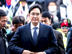 Samsung chief jailed for 2.5 years over corruption scandal