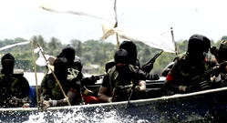 Pirates kill sailor, kidnap 15