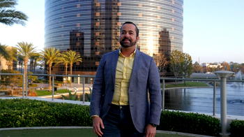 Victor Peña: Global business expert with panache