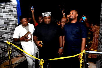 Ifeanyi Uba commends J&B Cable founder, Onwuatu for his community devt efforts