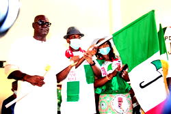 Delta LG polls:PDP presents flags to chairmanship candidates