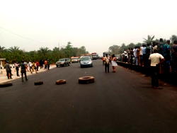 Ondo flitchers protest extortion by Ogun Govt, shut down Benin Lagos highway