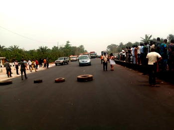 Ondo flitchers protest extortion by Ogun Govt, shut down Benin Lagos highway