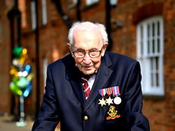 UK pays tribute after death of lockdown hero ‘Captain Tom’