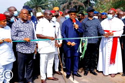 Kinetic Abia: Ikpeazu commissions road in Abia with Udom Emmanuel