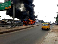 Hoodlums burn BRT bus over commercial bus driver’s death