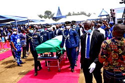 Gov Emmanuel leads other dignitaries to bid Nkanga farewell