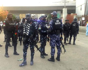 #LekkiTollgate: Police officers interrogating passers-by (VIDEO)