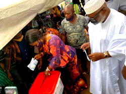 Akeredolu, wife revalidate APC membership in Owo