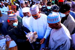 In Gwoza, Zulum shares N150m grants to traders, food to 27,000 vulnerable persons 