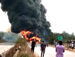 5 die as petrol tanker bursts into flames on Lagos-Ibadan expressway