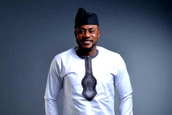 Odunlade Adekola wins at AMVCA 8