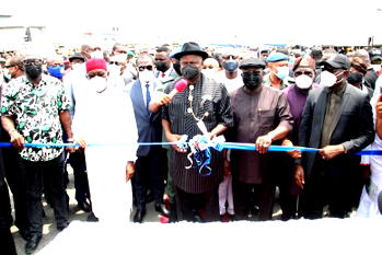 Delta: Diri inaugurates road, school projects