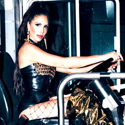 How Ekin Ozlen fuses music, business to promote her brand