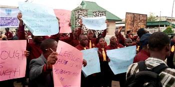 Protest: Oyo legislative workers shut Assembly indefinitely