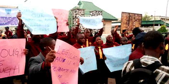 Protest: Oyo legislative workers shut Assembly indefinitely