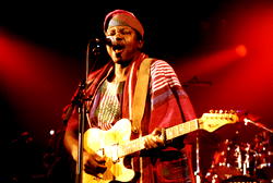 Sunny Ade makes society comeback at Siju Iluyomade’s mother’s 90th