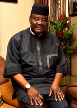 Marc Wabara makes case for restructuring at Business Hallmark lecture series