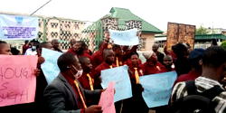 Protest: Oyo legislative workers shut Assembly indefinitely, insist on financial autonomy