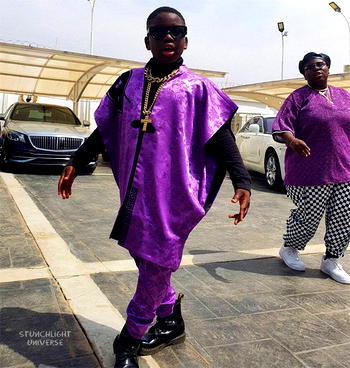 Teni jumps on ice Kings “Choke” remix