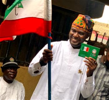 Adelaja re-joins PDP, mobilizes thousands of followers into party