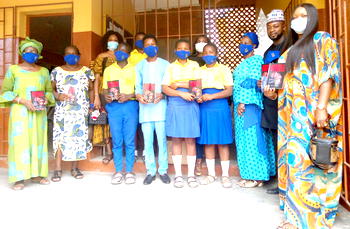 Old student association donates 600 face masks, books to alma mata