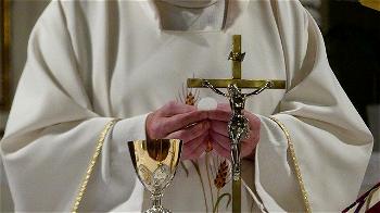COVID-19: Catholic Bishops suspend 30-month ban on handshakes during mass