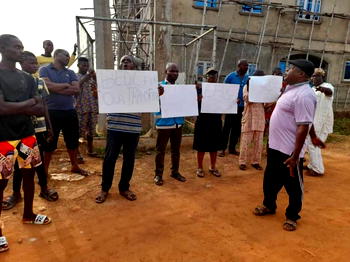 Akure residents protest over failure by BEDC to energise transformer
