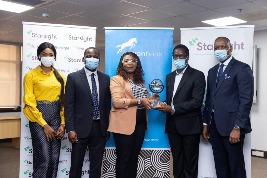 Starsight presents Sustainability Award to Union Bank for reaching 100 Sites