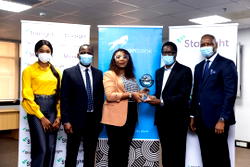 Starsight presents Sustainability Award to Union Bank for reaching 100 Sites