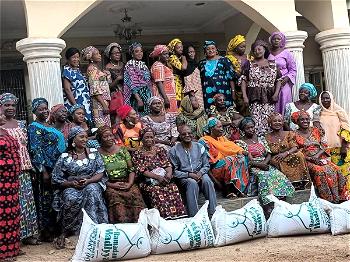 Christian widows, Sokoto, Zamfara IDPs, get foodstuffs from  Zakzaky
