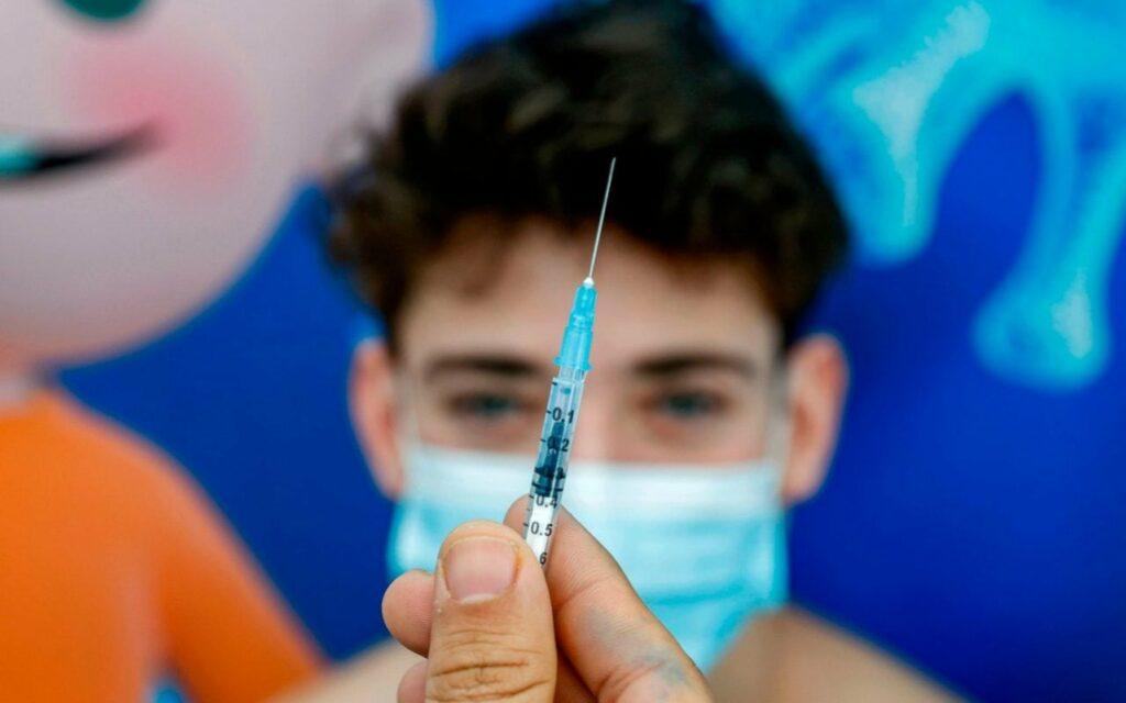India's vaccine drive crumbles as daily virus cases near 400,000