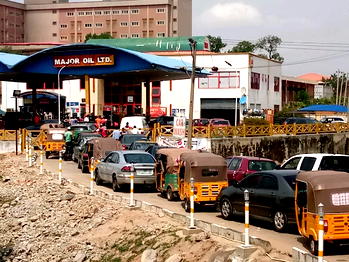 PHOTOS: Motorists groan as long queues, fuel scarcity hit Abuja