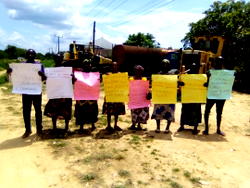 Anambra communities blocks Federal road in protest against uncompleted road project