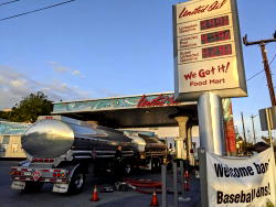 Average US price of gas jumps 8 cents per gallon to $3.10
