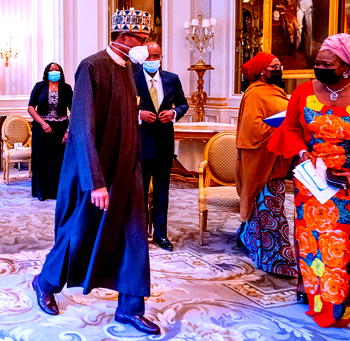 PHOTOS: President Buhari meets with Nigerian community in France
