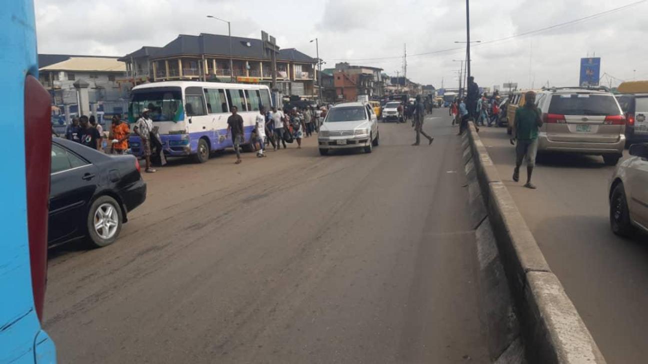 Two crushed to death while fighting on expressway in Lagos