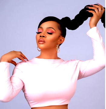 Toke Makinwa takes show ‘The Buzz’ to new level