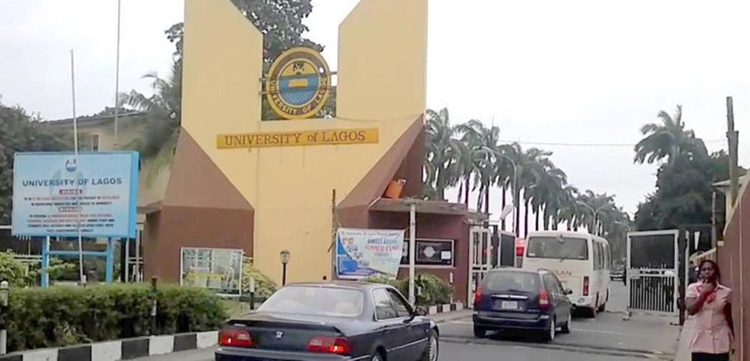 Fee hike: Policemen take over UNILAG gate, as students protest