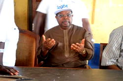 Eid-el-Fitri: Guber aspirant distributes food items to less privileged in Oyo