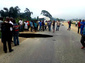 Akpabio orders immediate fixing of collapsed Aleto Bridge