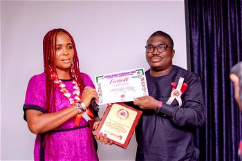 Emmanuel Smart wins Nigerian Landmark Achiever Merit Award