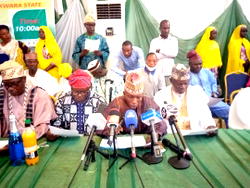 Hundreds of aggrieved Kwara APC members dump party, form  Kwara ‘Third Force’