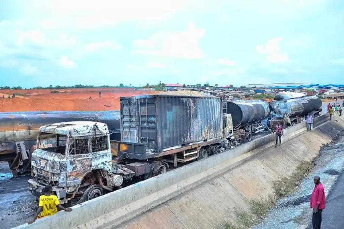 2 die, 13 vehicles burnt as tanker explodes in Ogun