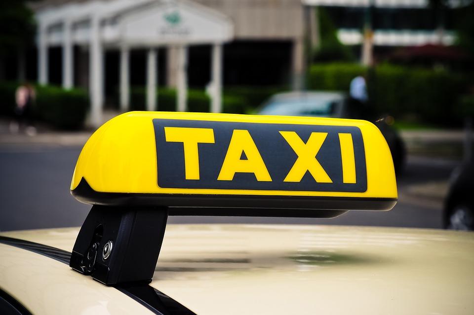 Taxi services in lagos Cab drivers move to dump Uber, Bolt, partner indigenous ride sharing Apps