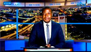 VIDEO: TV presenter demands salary on a live news programme