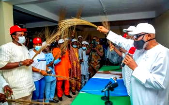 Gale of Defection: Akeredolu receives National PDP youth leader, others to APC