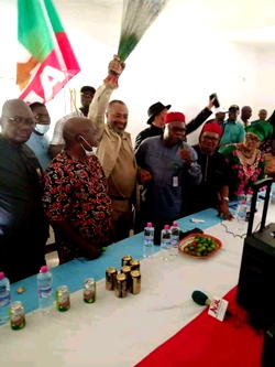 I see deference between light and darkness says PDP chieftain, as he dumps party for APC in Imo