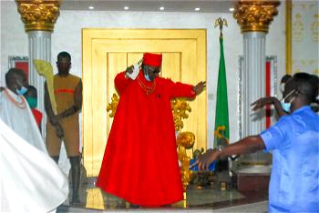 LOOTED ARTEFACTS: Oba Ewuare speaks, as Benin awaits return of the ‘cockerel’